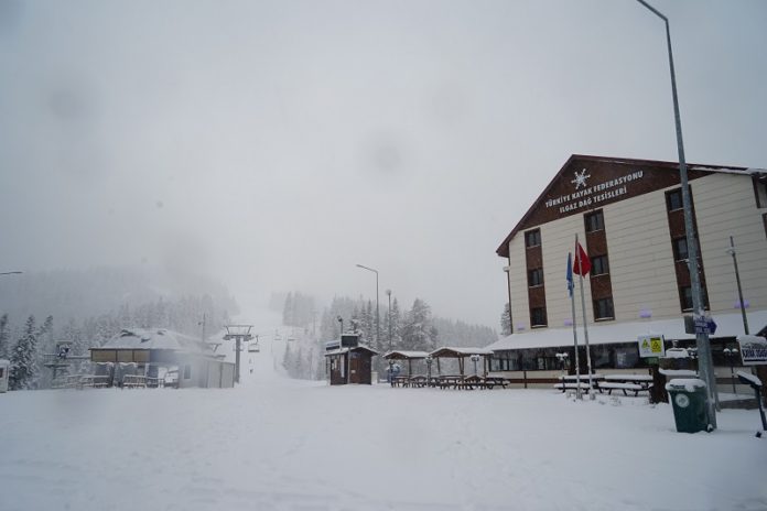 ILGAZ DAĞI TESİSLERİ KAPANMIYOR ILGAZ DAĞI MİLLİ PARKI, 15 ARALIK’TA KAYAK SEZONUNU AÇACAK ORMAN VE SU İŞLERİ BAKANLIĞI 10. BÖLGE MÜDÜRÜ HASAN BAŞYİĞİT “ILGAZ DAĞI’NDA TESİSLERİN VEYA PİSTİN KAPANMASI SÖZ KONUSU DEĞİL”