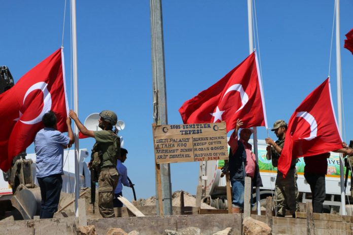 9 ŞEHİDİN VERİLDİĞİ KELTEPE'YE 9 TÜRK BAYRAĞI