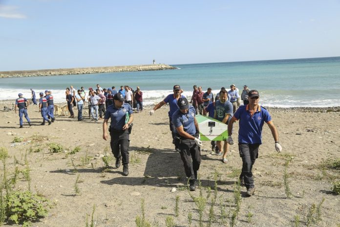 Kastamonu'da denize giren iki genç boğuldu