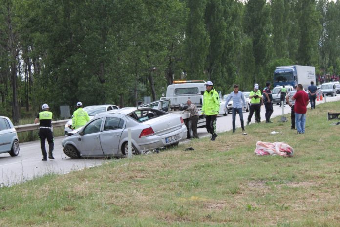 KASTAMONU'DA YAĞMUR KAZALARI DA BERABERİNDE GETİRDİ: 1 ÖLÜ, 7 YARALI