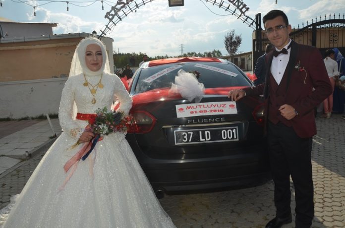Makam aracı şehit oğluna gelin arabası oldu