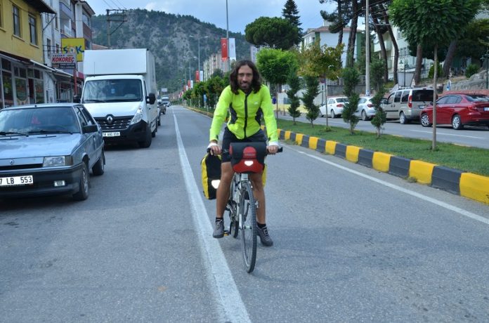 İspanyol gazeteci bisikletle Türkiye turunda