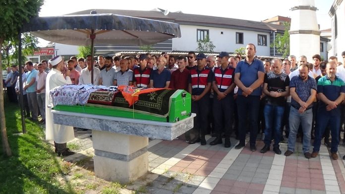 ÜNİVERSİTELİ BURCU GÖZYAŞLARI ARASINDA TOPRAĞA VERİLDİ