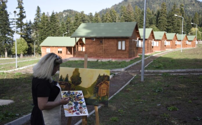 Kastamonu'da ressamlar doğayla iç içe resim yapıyor