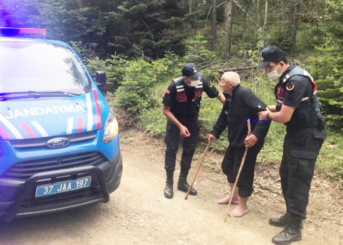 Kastamonu'da, jandarma ekipleri, kaybolan yaşlı adamı köyün
