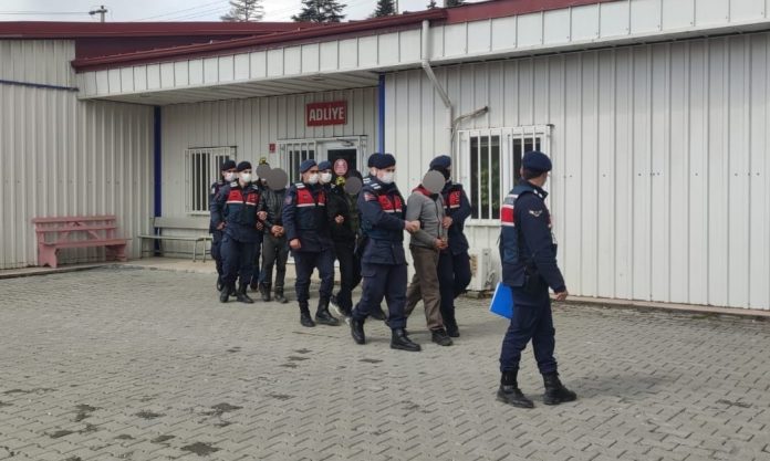 Kastamonu'da kablo hırsızlığı iddiasıyla yakalanan 4 zanlı tutuklandı