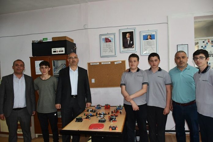 TOSYA MESLEKİ VE TEKNİK ANADOLU LİSESİ ROBOT YARIŞMASINA İDDİALI GİDİYOR