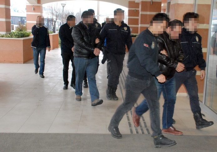 KASTAMONU’DA SUÇ ÖRGÜTÜNE YÖNELİK OPERASYONDA 3 KİŞİ TUTUKLANDI