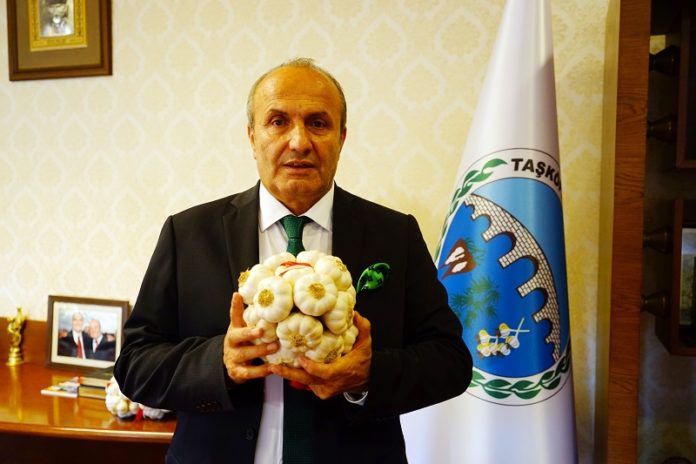 (ÖZEL HABER) TAŞKÖPRÜ SARIMSAĞINDA FİYAT TARTIŞMASI TAŞKÖPRÜ BELEDİYE BAŞKANI HÜSEYİN ASLAN: “ÇİN’DEN SARIMSAK İTHAL EDİLMİYOR” “YILBAŞINDAN SONRA TAŞKÖPRÜ SARIMSAĞI GERÇEK FİYATINA ULAŞACAKTIR”