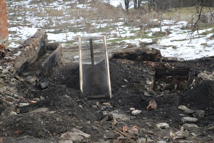 Kastamonu'da evleri yanan aileye ulaşılamaması