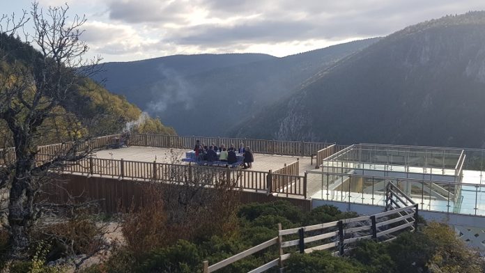 450 metre yükseklikte meclis toplantısı