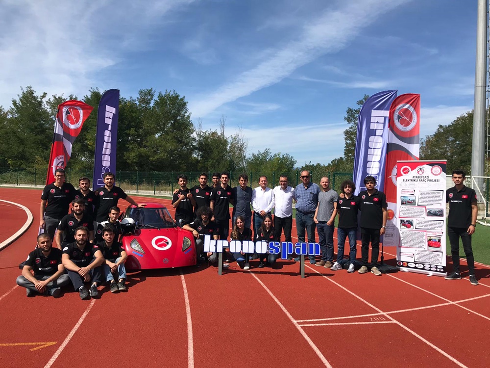 Üniversitelilerden elektrikli otomobil