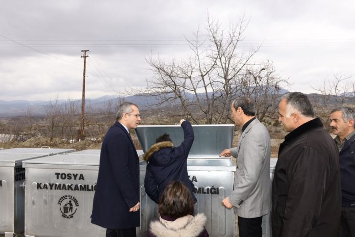 Tosya'da köylere çöp konteyneri dağıtılıyor