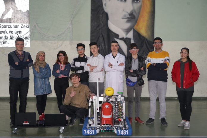 (ÖZEL) LİSELİ ÖĞRENCİLER, BASKETBOL OYNAYAN ROBOT YAPTI LİSELİLERİN BASKET OYNAYAN İSTİKLAL ROBOTU, YARIŞMANIN FAVORİSİ