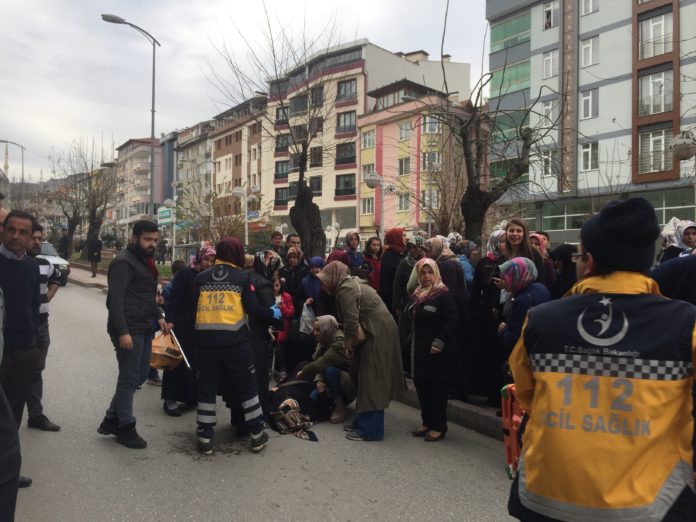 TOSYA'DA MOTOSİKLET YAYAYA ÇARPTI: 2 YARALI