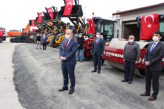 Kastamonu'da sosyal mesafeye uyarak iş makineleri tanıtıldı