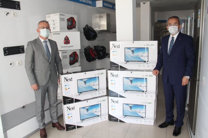TOSYA KAYMAKAMLIĞI TARAFINDAN 10 ÖĞRENCİYE TELEVİZYON VERİLDİ