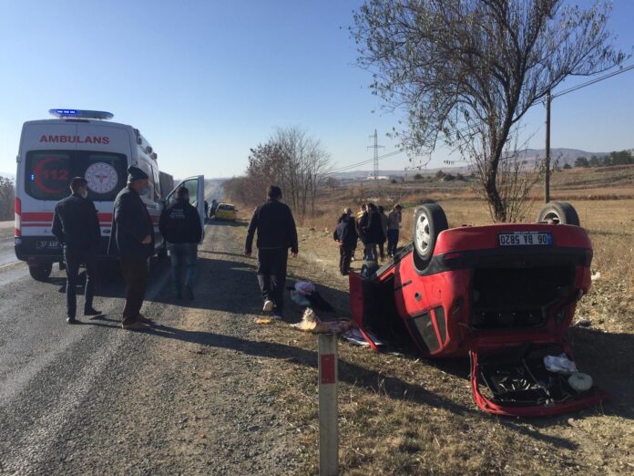 YOLDAN ÇIKAN OTOMOBİL TAKLA ATTI