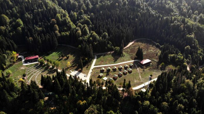 Kastamonu'daki Kızılcasu, doğayla baş başa tatil isteyenlerden ilgi gördü