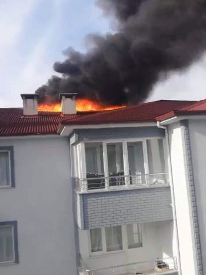 BACA YANGINI TÜM ÇATIYI SARDI