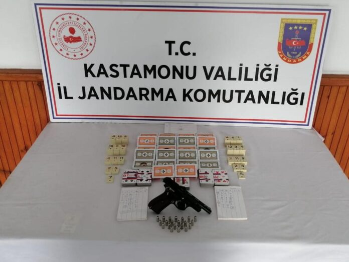 Kastamonu'da kumar oynayan 14 kişi suçüstü yakalandı