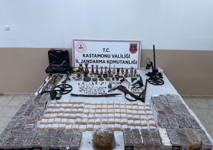 Kastamonu'da ev ve iş yerinde tarihi eserler bulunan kişi gözaltına alındı