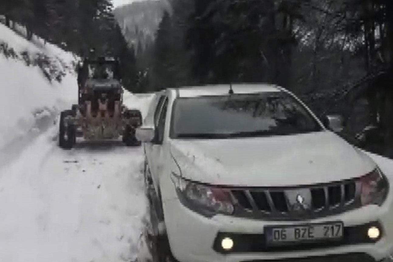 Kar 2 kişiyi rehin aldı!