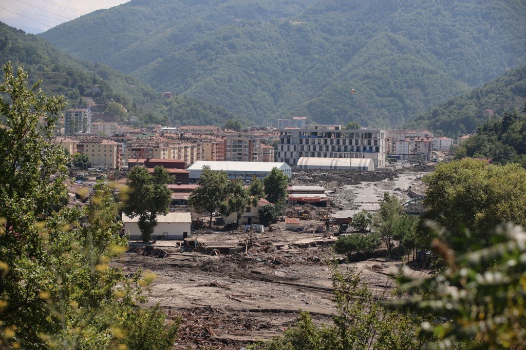 Bozkurt’ta selden geriye kalanlar felaketin boyutlarını gözler önüne seriyor