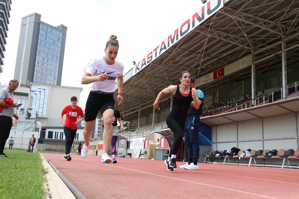 Kadın Boks Milli Takımı Akdeniz Oyunları’na Kastamonu’da hazırlanıyor