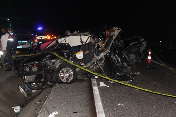 Yeni evli çift trafik kurbanı