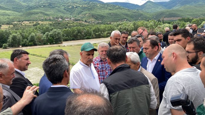 BAKAN KİRİŞCİ SELDE ZARAR GÖREN TARIM ARAZİLERİNİ İNCELEDİ