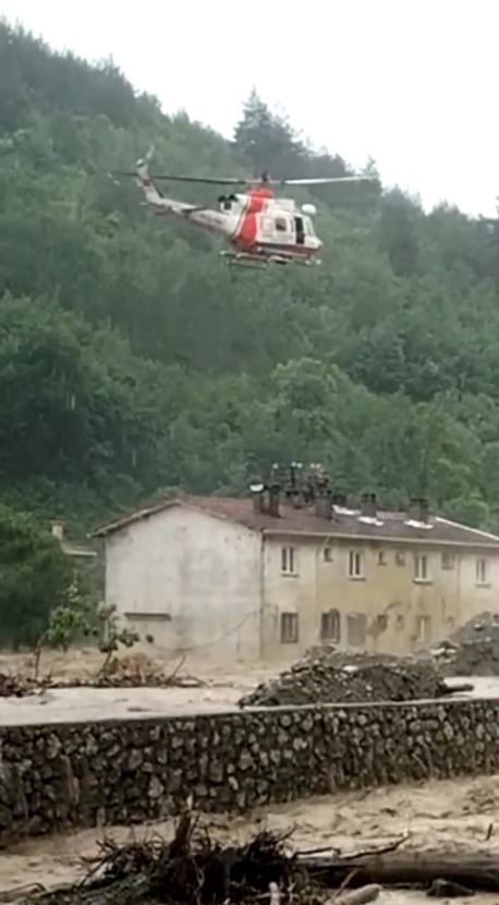 Helikopterle  kurtarıldılar