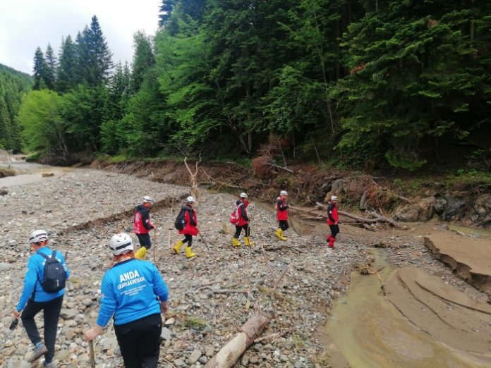 Kastamonu'da sele kapılan genci arama çalışmalarına ara verildi