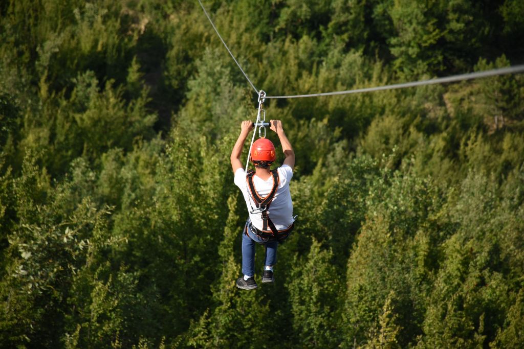 Zipline parkuru  macera tutkunlarını  BEKLİYOR