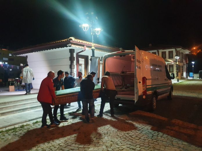 YOLDA YÜRÜRKEN KALP KRİZİ GEÇİREN ADAM HAYATINI KAYBETTİ