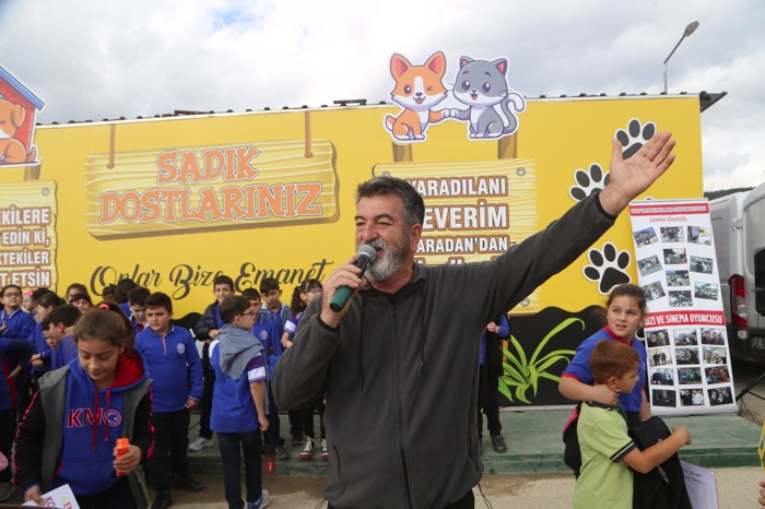 Hayvan hakları için 10 yıldır şehir şehir geziyor