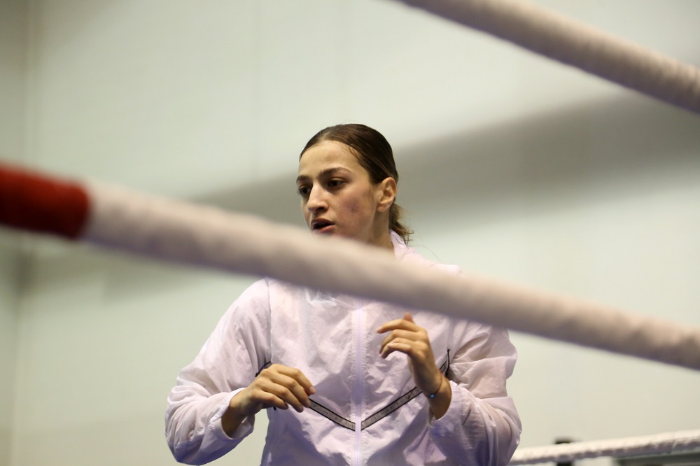 Şampiyon boksör Buse Naz Çakıroğlu, adını tekrar Avrupa’nın zirvesine yazdırma peşinde