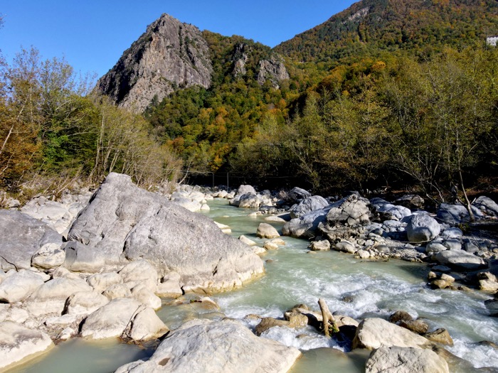 Loç Vadisi ziyaretçilerini sonbahar renkleriyle ağırlıyor