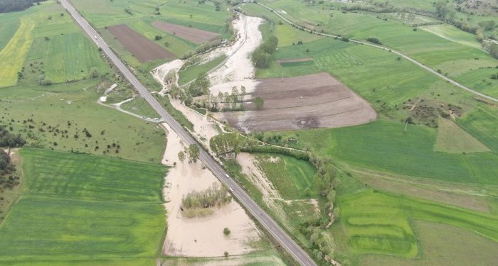 Yol çöktü, tarım arazileri sular altında kaldı