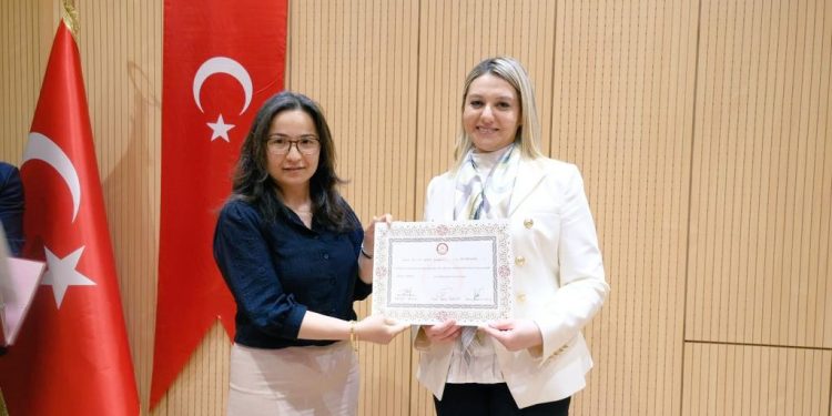 Uluay ve Ekmekci mazbatalarını aldı