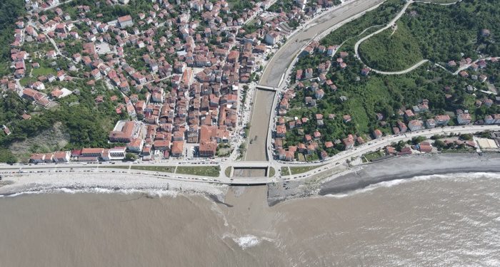 Deniz kahverengi oldu