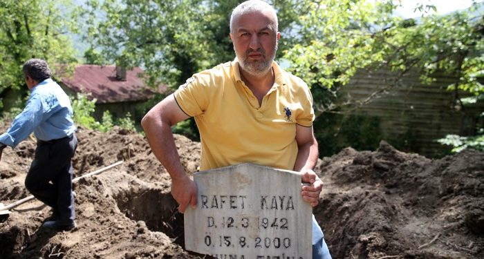 Heyelan mezarlık taşıttı