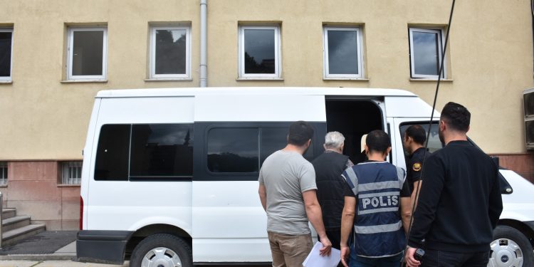 11 gözaltıdan 6’sına tutuklama