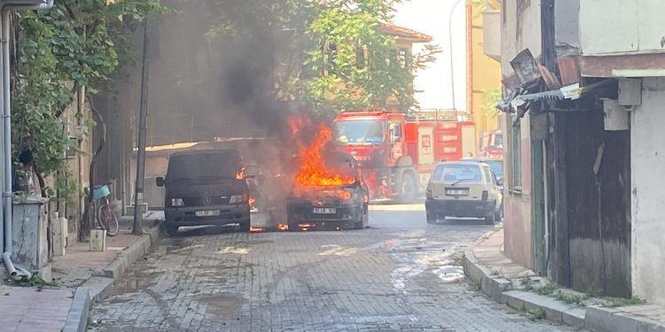 Taşköprü’de oto yangını