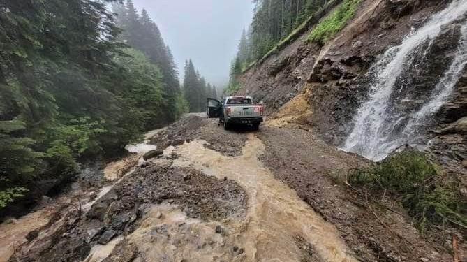 Sel sebebiyle yolu kapanan köy sayısı 17’ye düştü