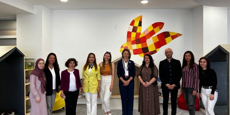 Bebek ve Çocuk Kütüphanesi, depremzede aileleri ve minik kaşifleri ağırladı