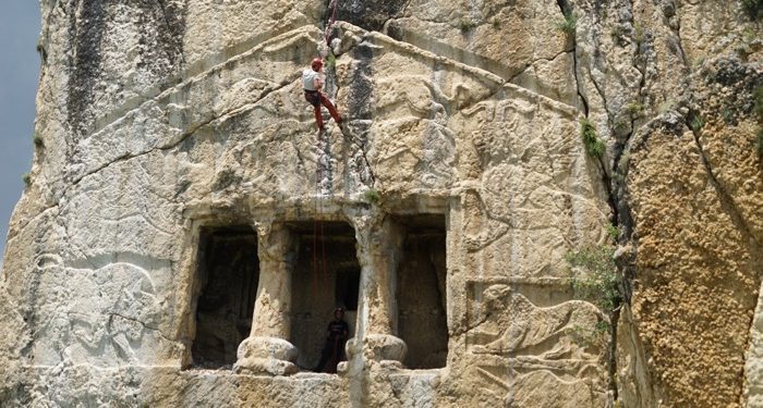 Donalar kaya mezarı korunmaya muhtaç