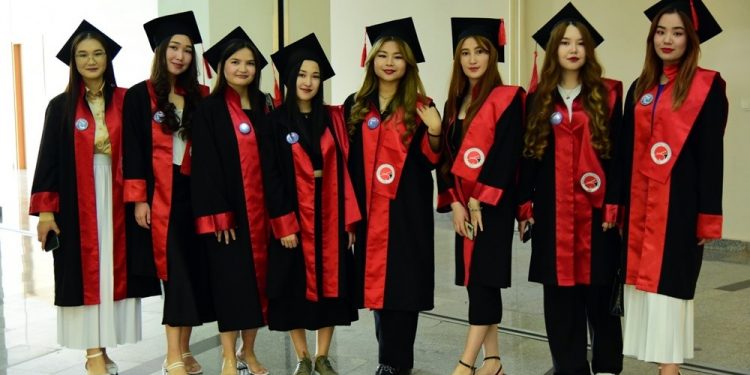 Yabancı öğrenciler sertifikalarını aldı