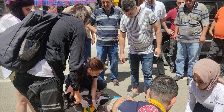 Motosikletin çarptığı şahıs yaralandı