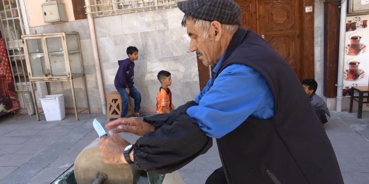 Ekmek bıçağın ağzında